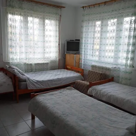 Pihenes A Malomtonal Privat Berlemeny Guest House Tapolca Exterior photo