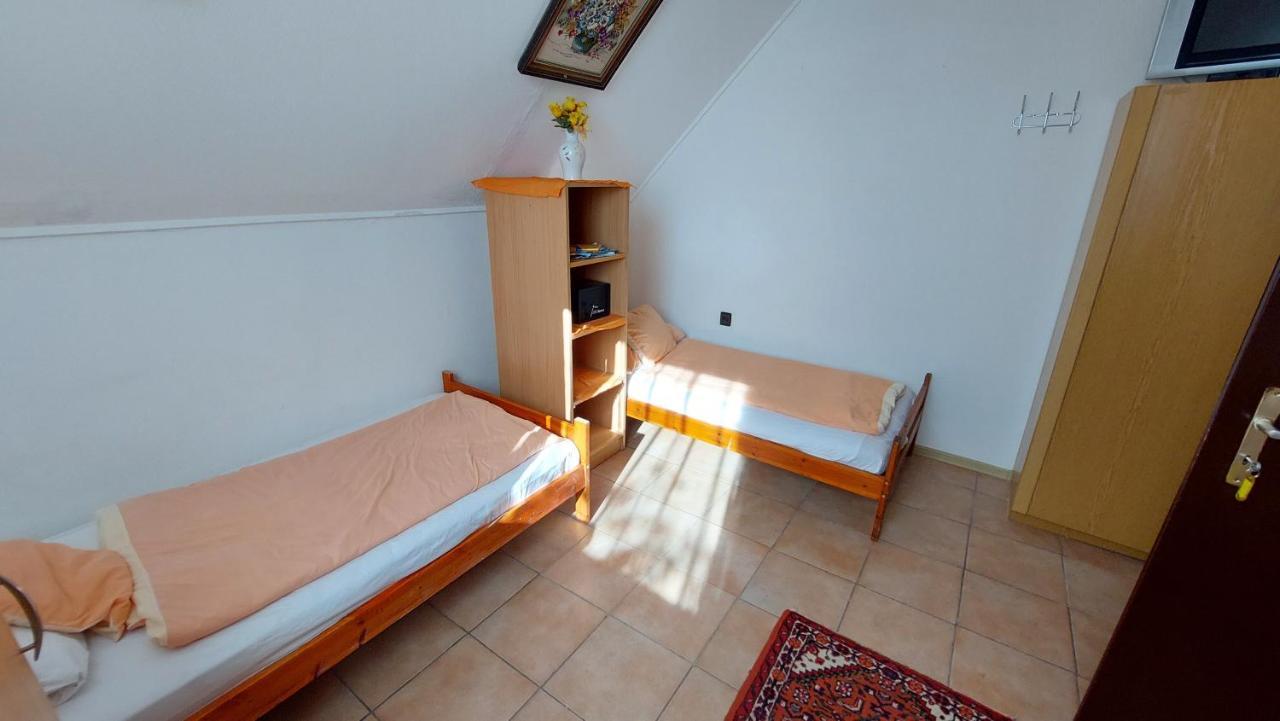 Country house Pihenes A Malomtonal Privat Berlemeny *